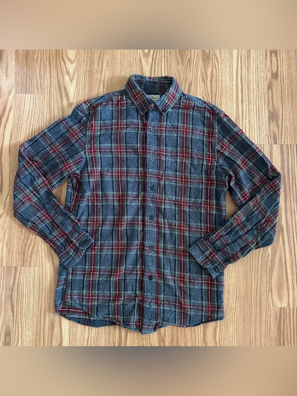 L.L. Bean Scotch Plaid Flannel Shirt Grey & Red Plaid Size Small